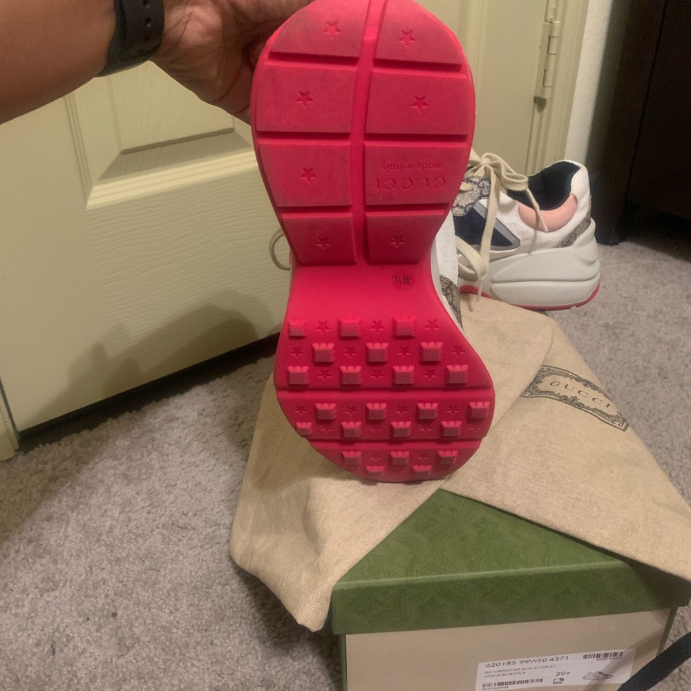 Womens Gucci Sneakers - Picture 6 of 12